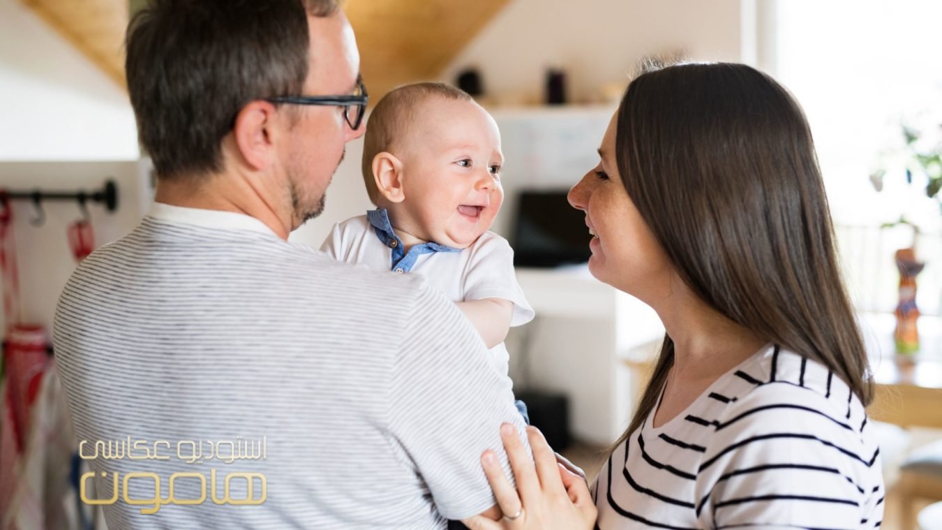 نوزاد در چند ماهگی خانواده را میشناسد؟ نوزاد در چند ماهگی خانواده را میشناسد؟